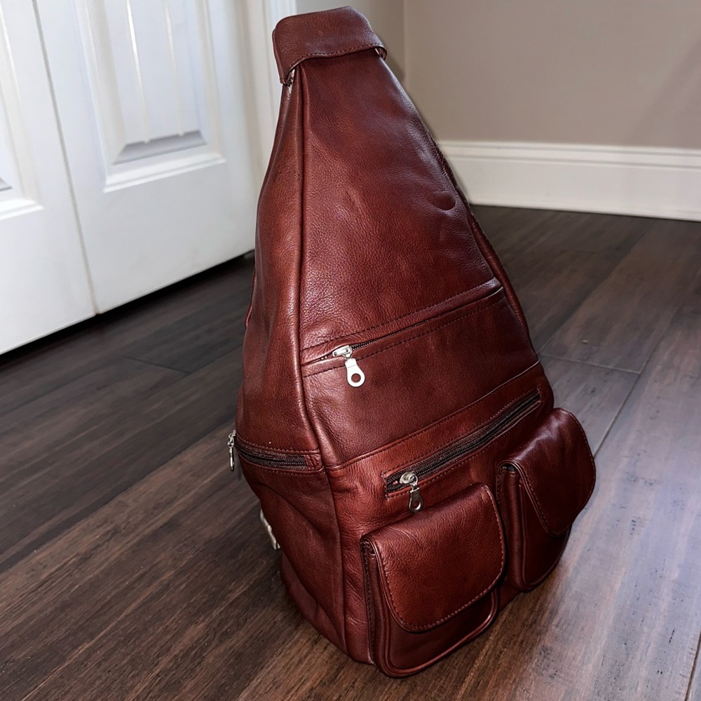 VINTAGE 90’s Paul and Taylor Brown Leather Large Sling Backpack Unisex - Picture 2 of 15